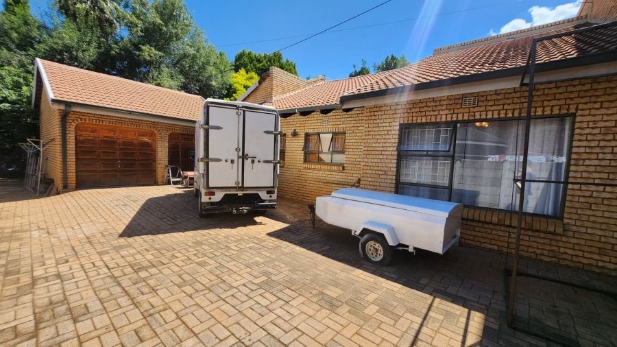 4 Bedroom Property for Sale in Flamwood North West